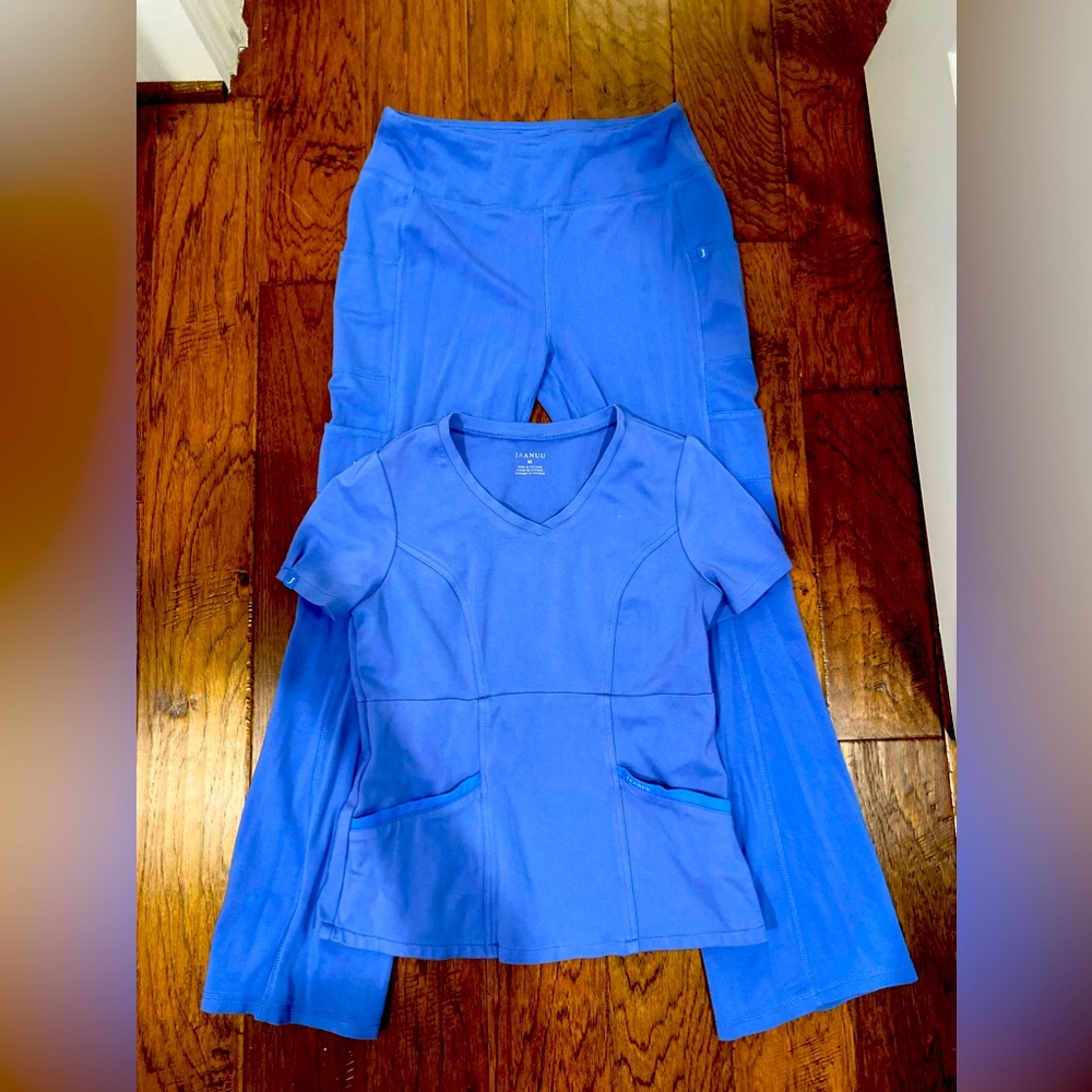 Jaanuu Scrub Set